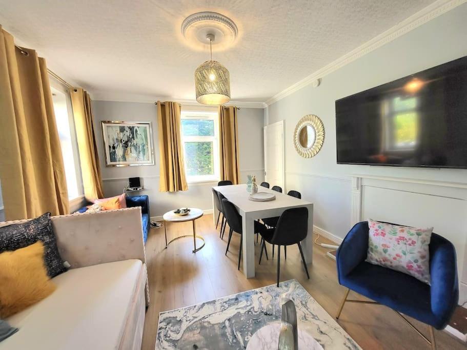 4 Bedrooms Apartment By Sensational Stay Short Lets & Serviced Accommodation EDI Kültér fotó