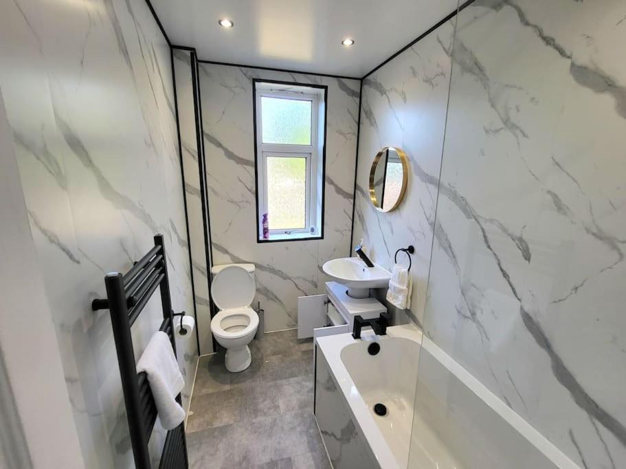 4 Bedrooms Apartment By Sensational Stay Short Lets & Serviced Accommodation EDI Kültér fotó